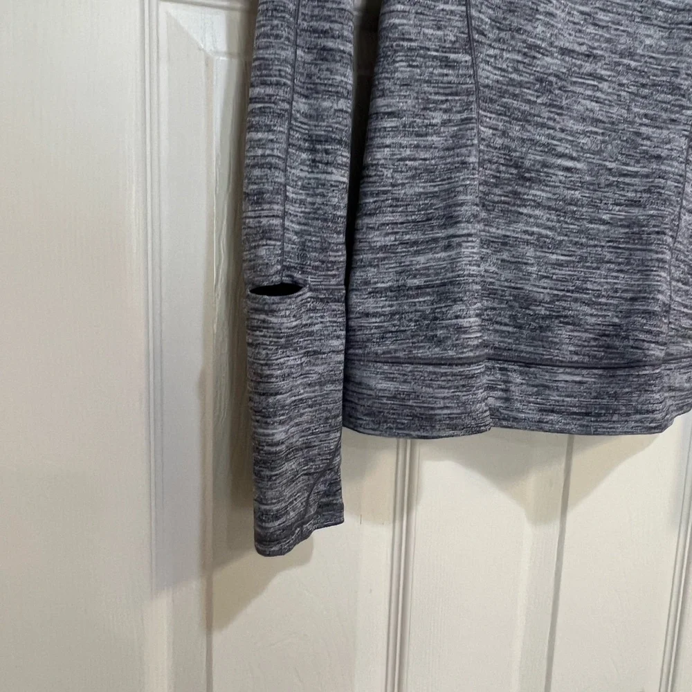 Lululemon Long Sleeve Athletic‎ Top size 4